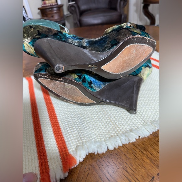 J. Vincent Crushed Velvet Wedge Sandals Size 8.5M – Teal Green Leather‎ Heels - Picture 13 of 16
